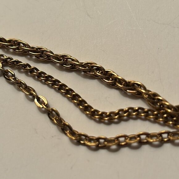 Vintage Gold Tone Knight and Fleur De Lis Sweater Cloak Pin - Picture 7 of 7